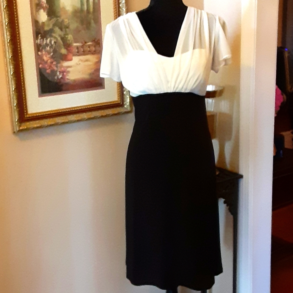 Tiana B black off white dress stretch fitted with bra empire waist size XS EUC…